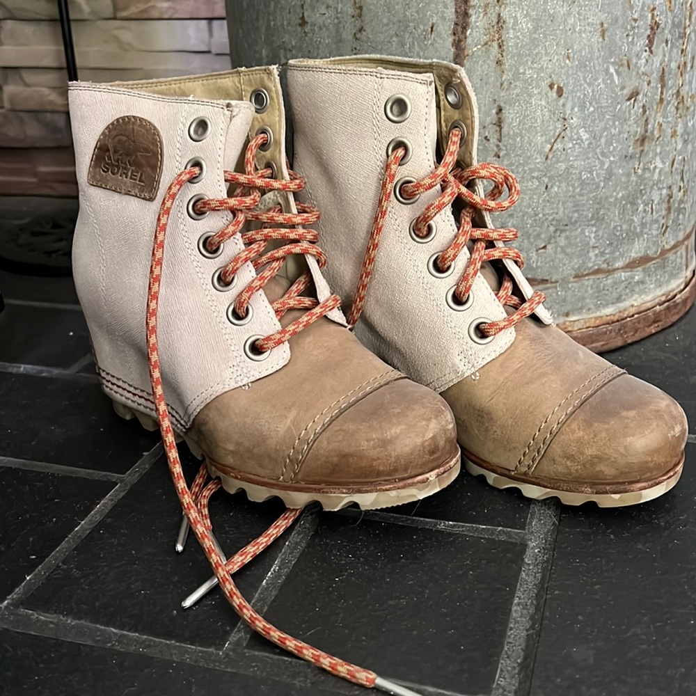 Sorel Joan of Arctic Wedge Lace Up Boot-size 6-originally $170